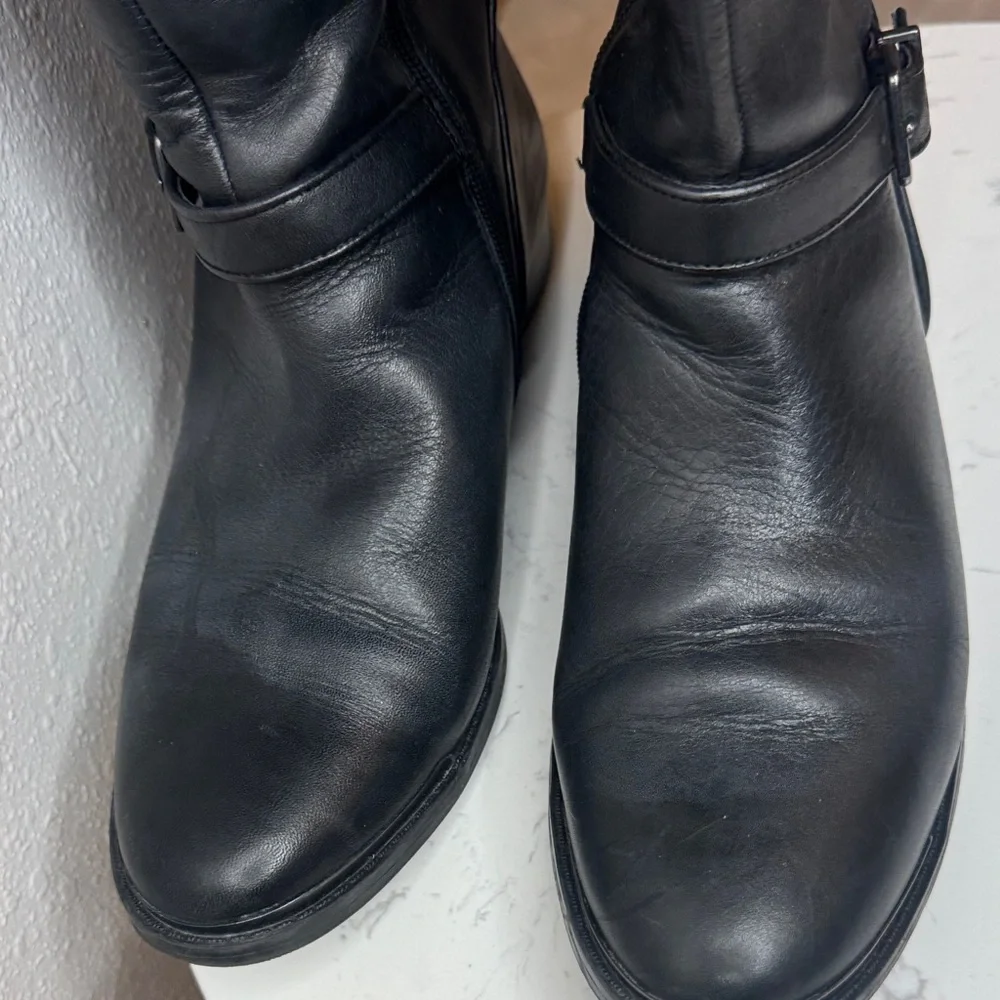 Gianni Bini leather sleek